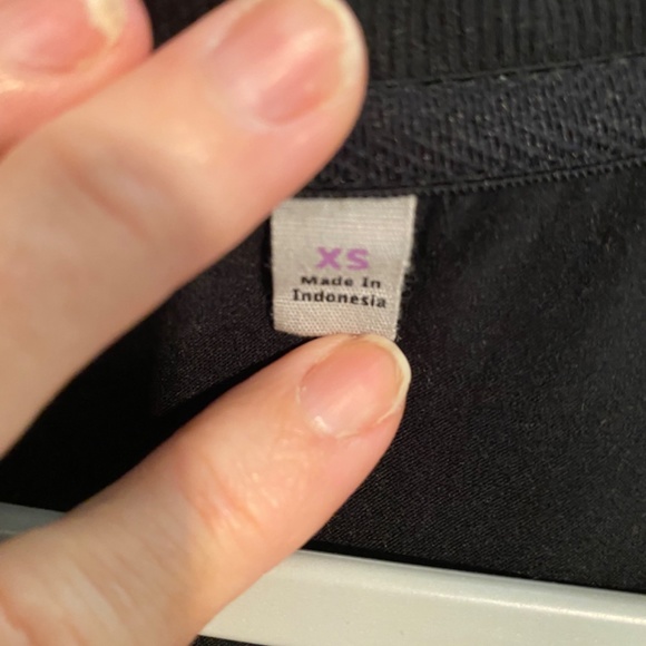 Fitted next to body black dress - Picture 2 of 3